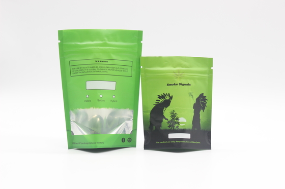 comprare Chiusura a cerniera a prova di zip sacchetti Mylar sacchetto imballaggio personalizzato Stand up Mylar sacchetto per l'erba online manufacture